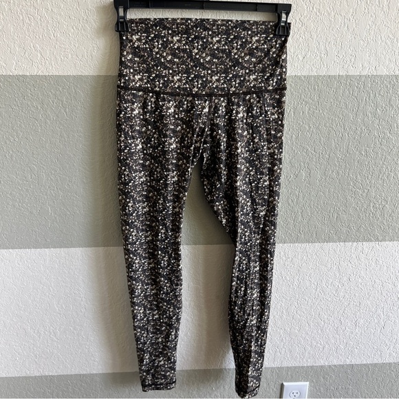 *RARE* Lululemon Gold Sequin Leggings - Picture 3 of 5